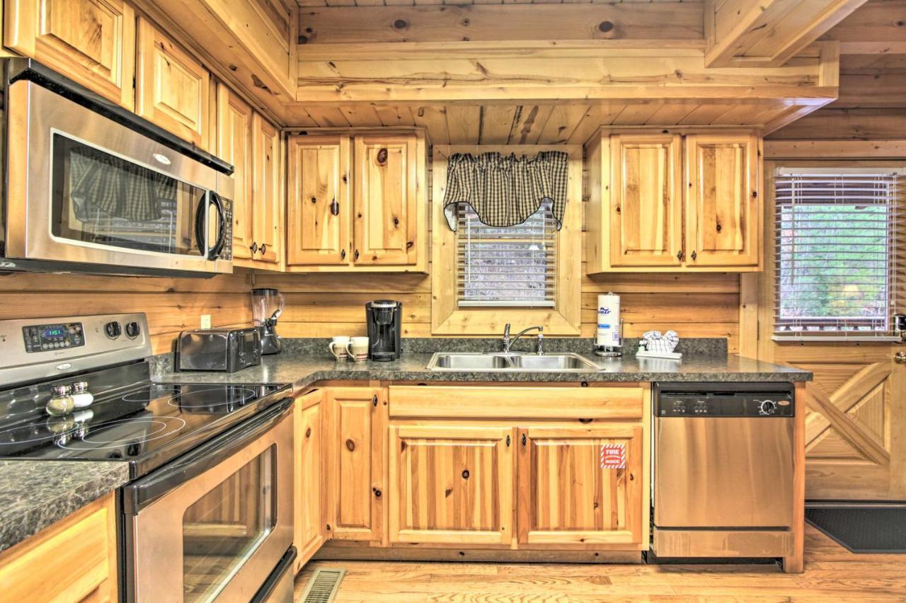 Cabin With Hot Tub About 2 Mi To Island In Pigeon Forge! Zewnętrze zdjęcie